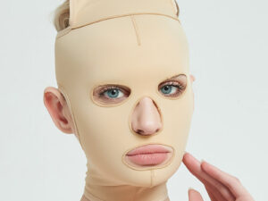 Gen tạo hình cơ mặt sau phẫu thuật thẩm mỹ Facial Surgery Compression Garment FS01 có tác dụng định hình khuôn mặt sau phẫu thuật chỉnh hình: Căng da mặt, Căng da cổ, Hút mỡ (mặt, cằm, cổ), Nâng cơ cằm & Hàm, Tạo hình cơ hoặc Cấy ghép mặt... Facial Surgery Compression Garment FS01 tạo lực nén lên các vùng mặt, cằm, cổ nhằm cải thiện lưu thông máu, giảm thiểu sưng tấy sau khi làm thủ thuật, thải độc cơ thể ra khỏi cơ thể, đẩy nhanh quá trình chữa bệnh. Hàng được cung cấp bởi SlimBodyStore http://genhutmo.vn SlimBodyStore giao hàng toàn quốc, đổi trả theo yêu cầu của khách.